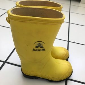 Size 7 Kamik rubber boots.